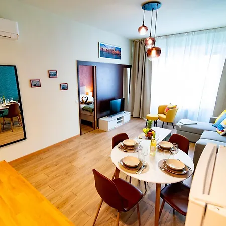 Feel Home Central Superior # Ac # Elevator * Будапешт